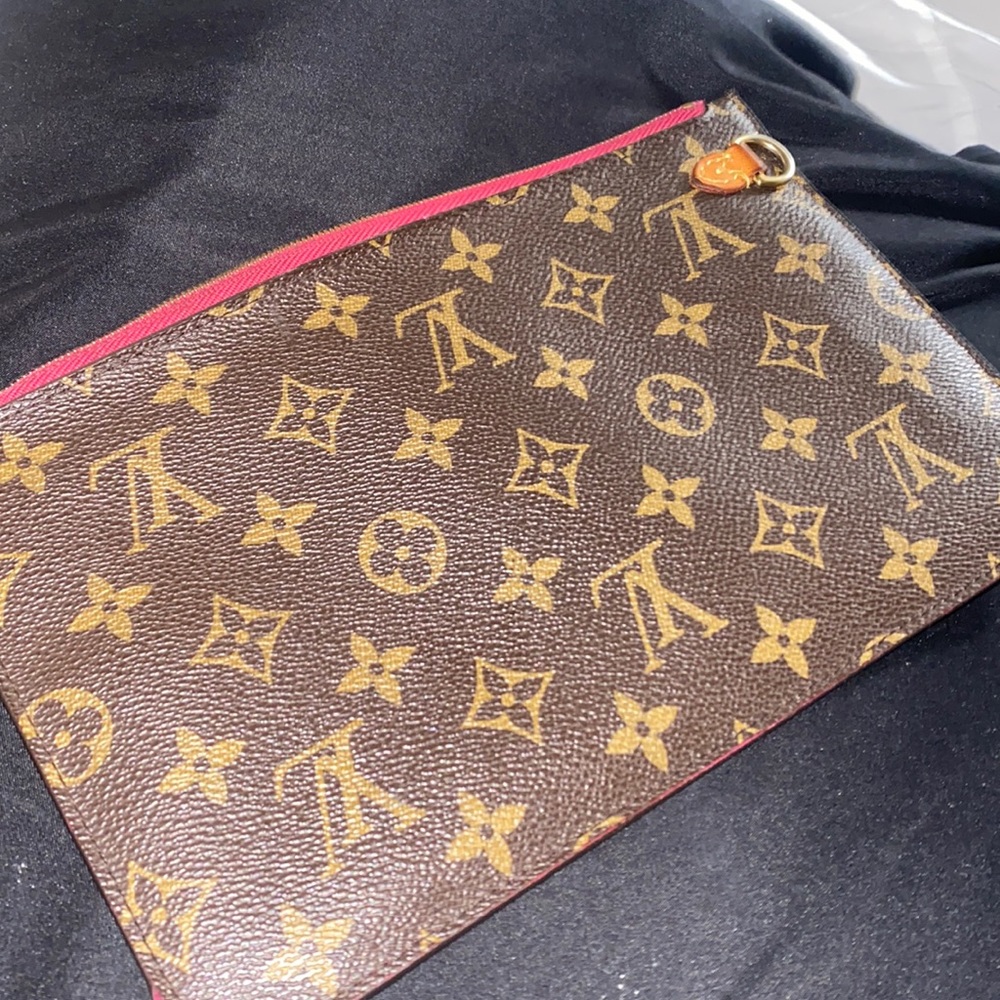 Authentic Louis Vuitton pouch,m